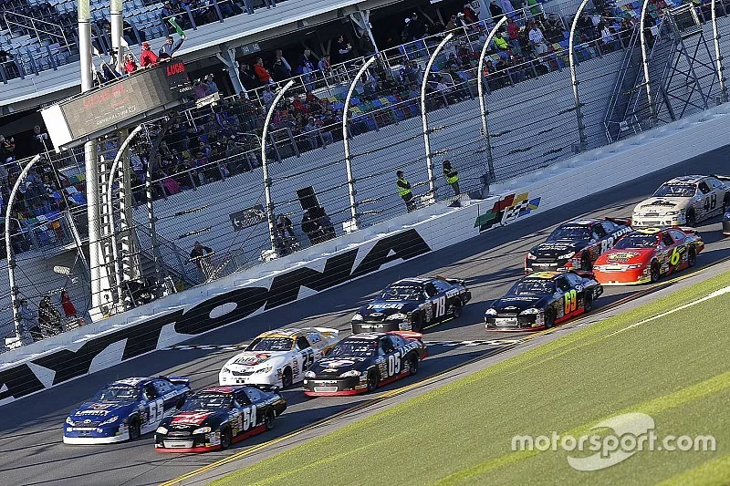 Start: Cole Custer leads