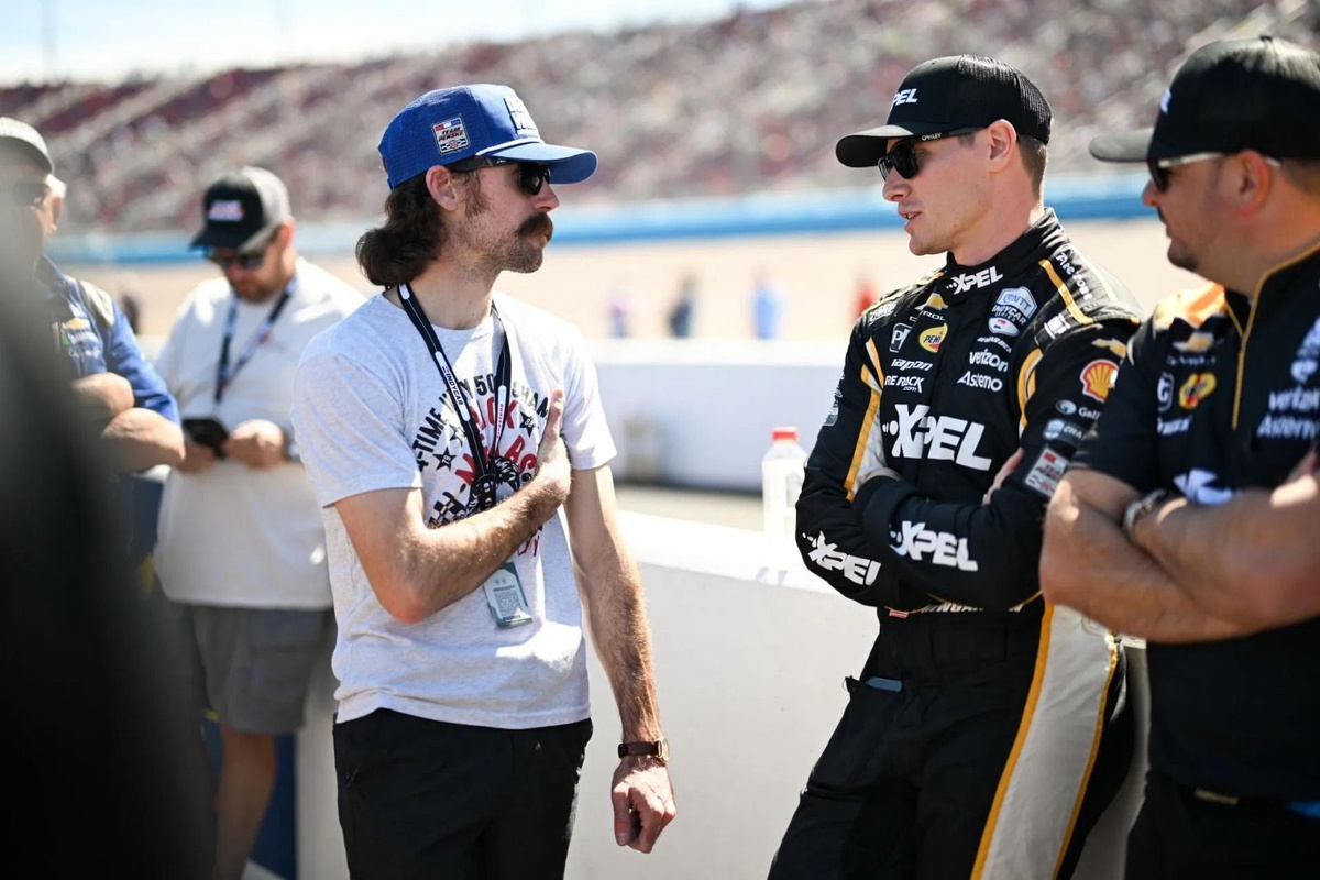 Josef Newgarden drives pace car at Bristol Night Race despite NASCAR ambitions