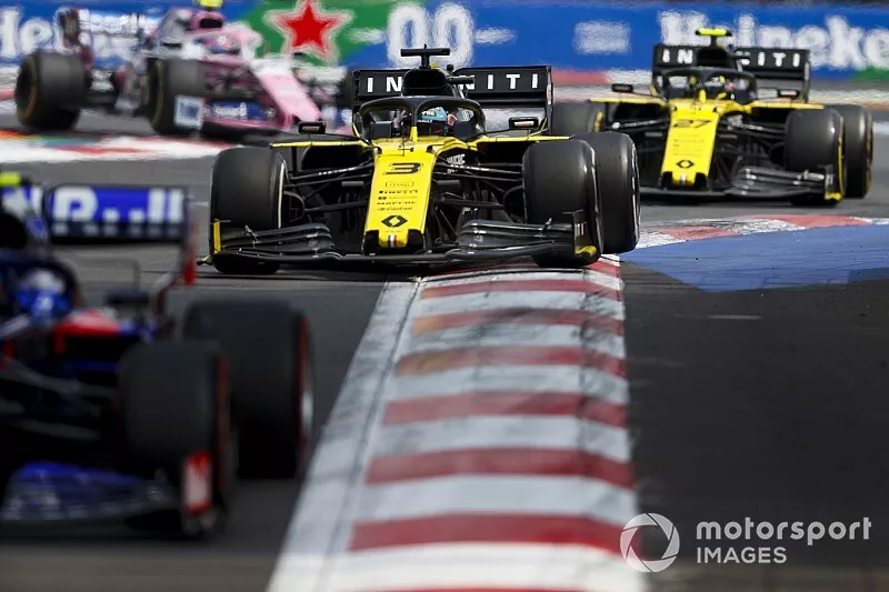 Daniel Ricciardo, Renault R.S.19 et Nico Hulkenberg, Renault R.S. 19 