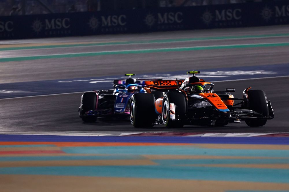 Lando Norris, McLaren MCL60, Pierre Gasly, Alpine A523