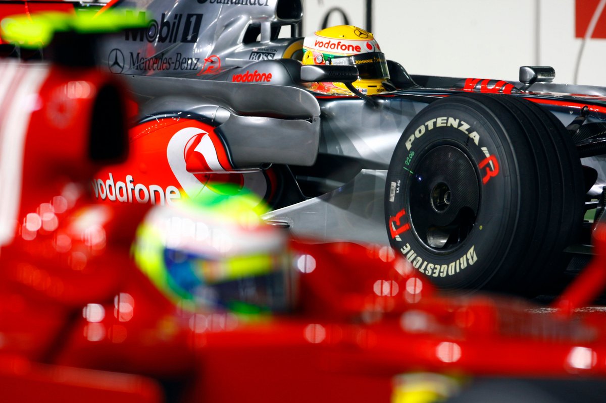 ホットウィール グランプリレーサー フェリペ・マッサ フェラーリ F2008 Yahoo!オークション - ホットウィール 1/18フェラーリF2008