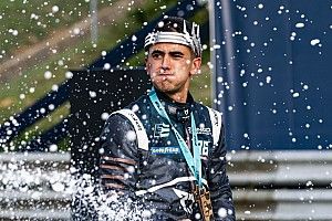 Azcona, encantado con un fin de semana "incre&iacute;ble" en WTCR y Pure ETCR