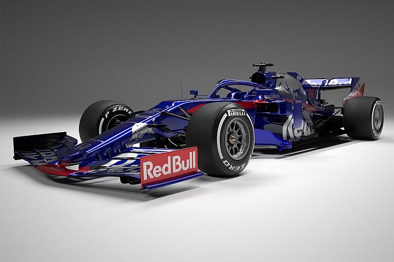 Fotogallery: ecco i primi scatti della Toro Rosso STR14 di Kvyat e Albon