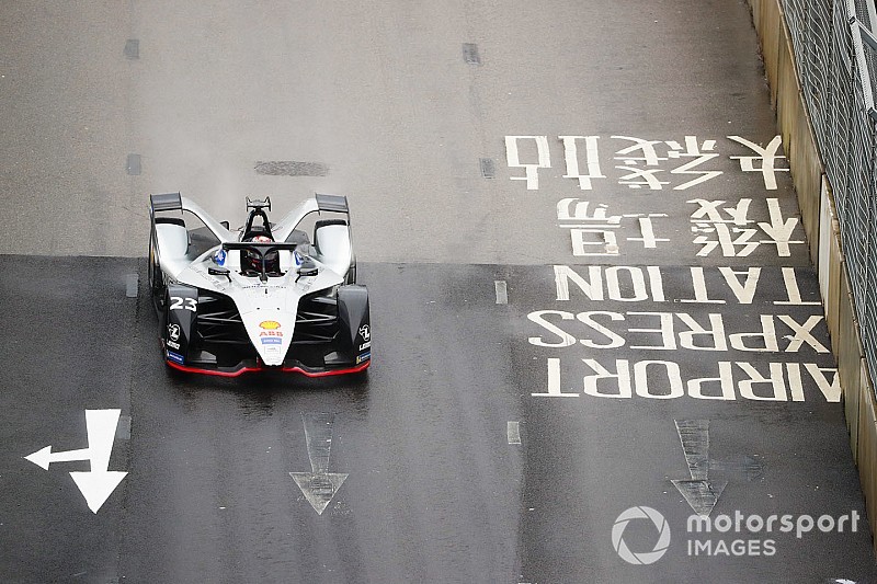 Fotostrecke: Die Schweizer Buemi und Mortara beim HongKong E-Prix in der Formel E