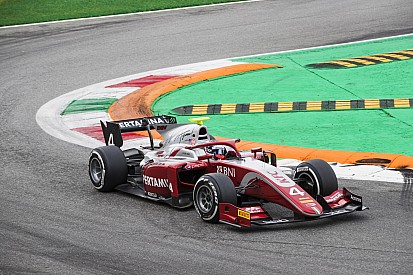 De Vries se entromete en el duelo entre Russell y Norris
