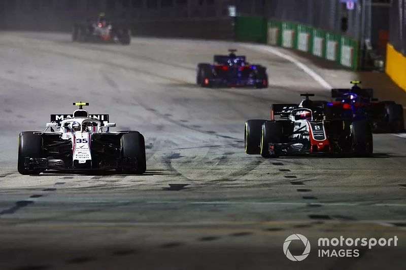 Sergey Sirotkin, Williams FW41, devant Romain Grosjean, Haas F1 Team VF-18, Pierre Gasly, Scuderia Toro Rosso STR13, et Brendon Hartley, Toro Rosso STR13
