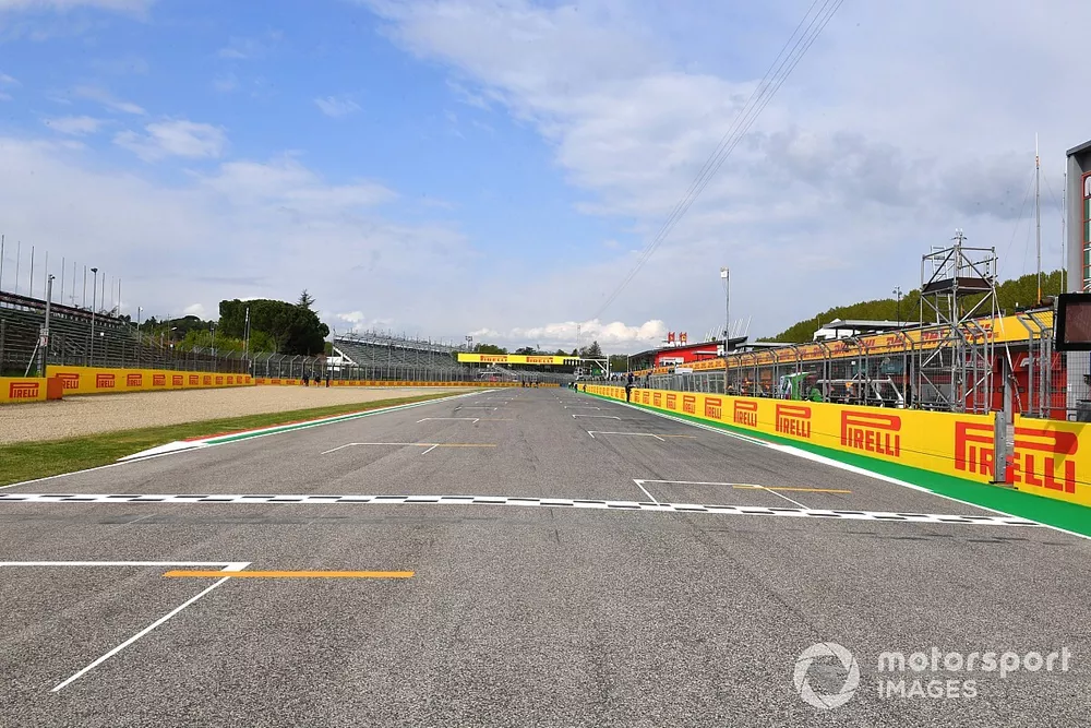 track branding Pirelli
