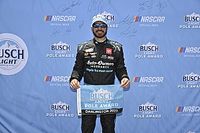 Martin Truex Jr. logra la pole y Suárez sale 6º en Darlington