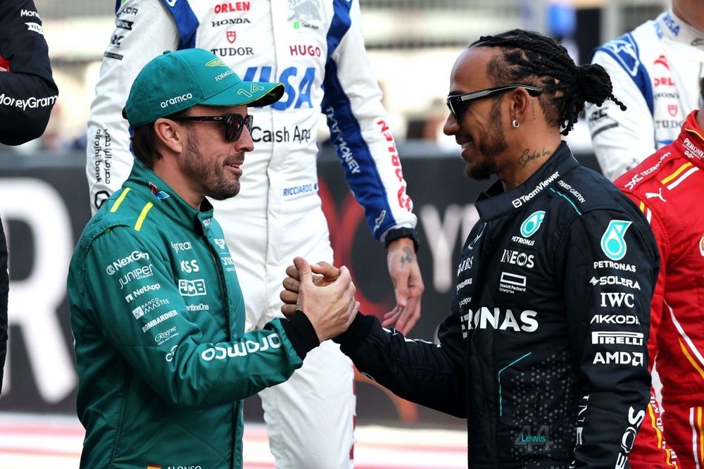 Fernando Alonso, Aston Martin F1 Team, Lewis Hamilton, Mercedes-AMG F1 Team 