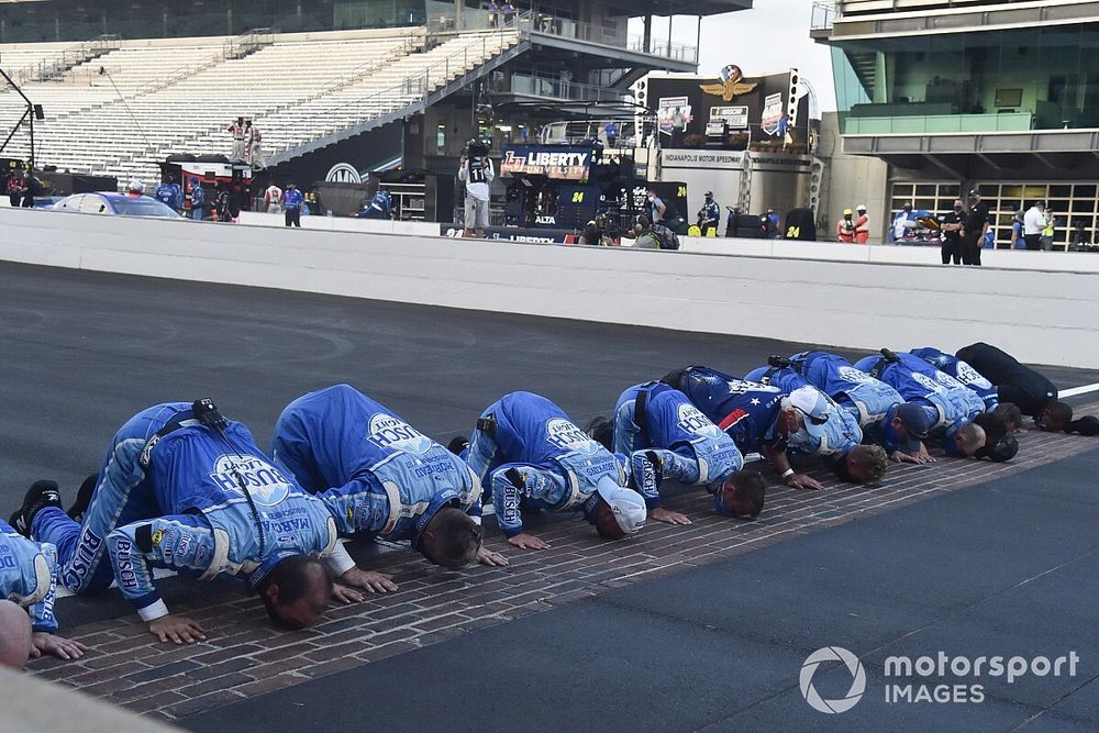Kevin Harvick, Stewart-Haas Racing, Ford Mustang Busch Light Patriotic celebrates his win