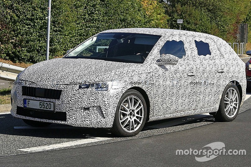 Skoda показала фото і розкрила інформацію про Scala