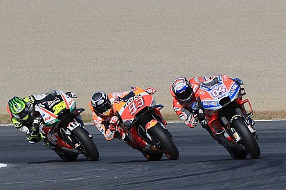 Demi Marquez, Crutchlow korbankan peluang menang