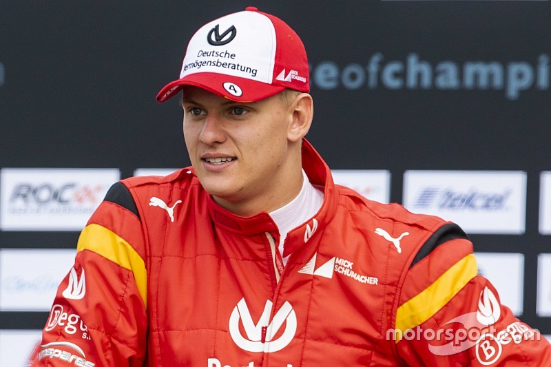 Mick Schumacher első napja a Ferrarinál