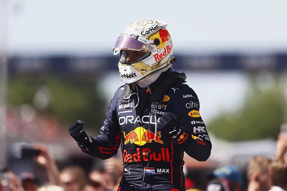 Max Verstappen, Red Bull Racing, 1e positie, viert feest bij aankomst in Parc Ferme