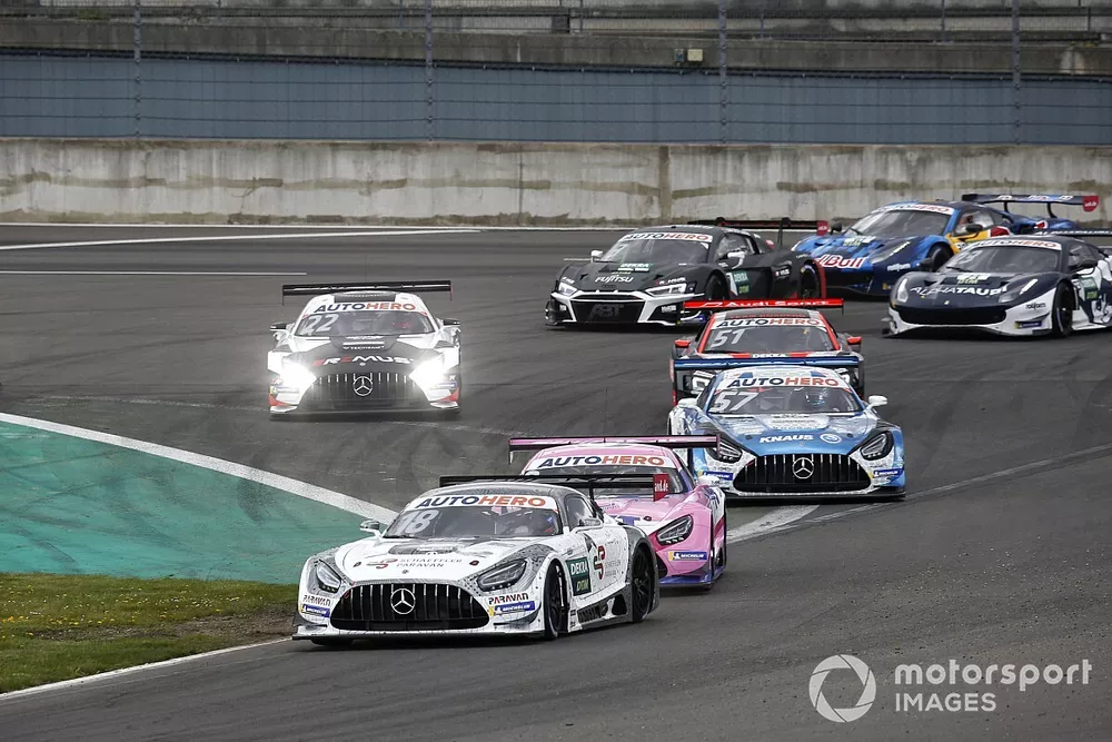 Start practice Gary Paffett, M&uuml;cke Motorsport Mercedes AMG GT3 leads