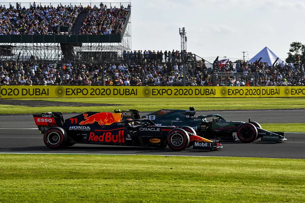 Lance Stroll, Aston Martin AMR21, Sergio Perez, Red Bull Racing RB16B