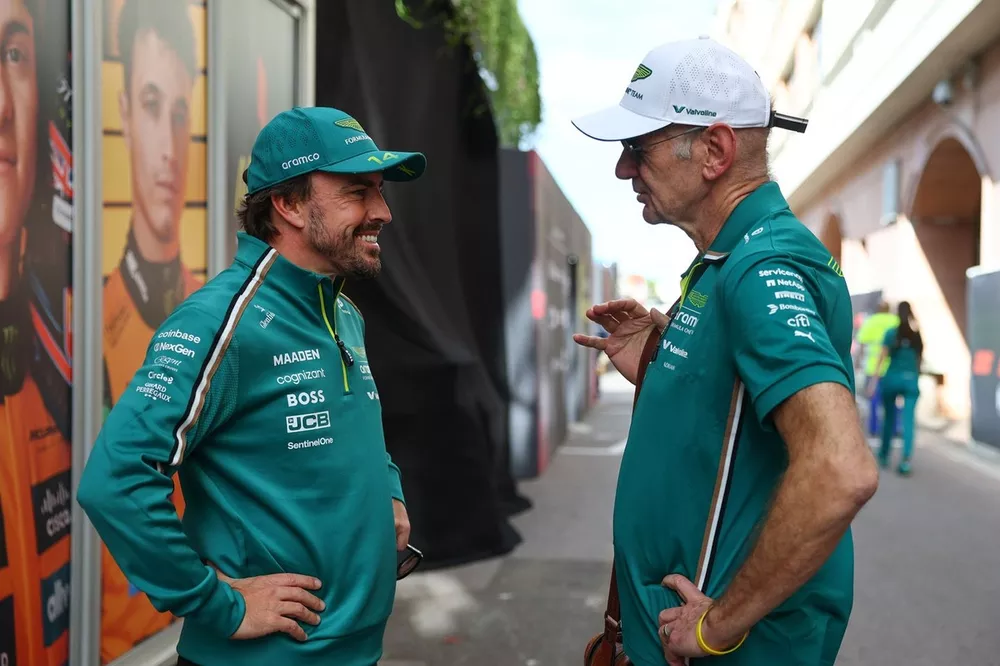Fernando Alonso, Aston Martin Racing, Adrian Newey, Managing Technical Partner of Aston Martin F1 Team