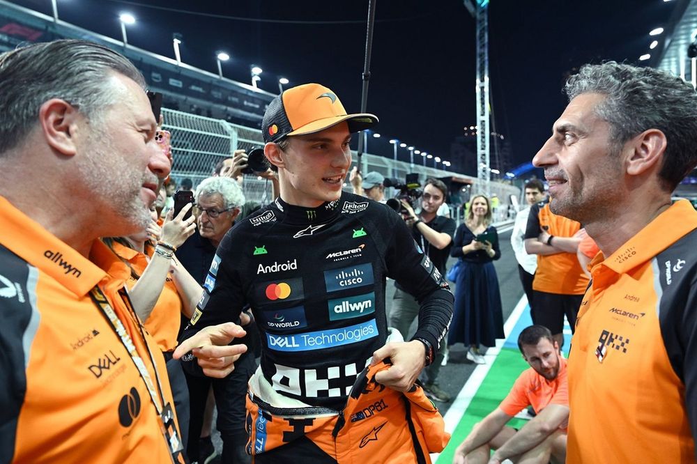 Oscar Piastri, McLaren, Andrea Stella, McLaren, Zak Brown, McLaren