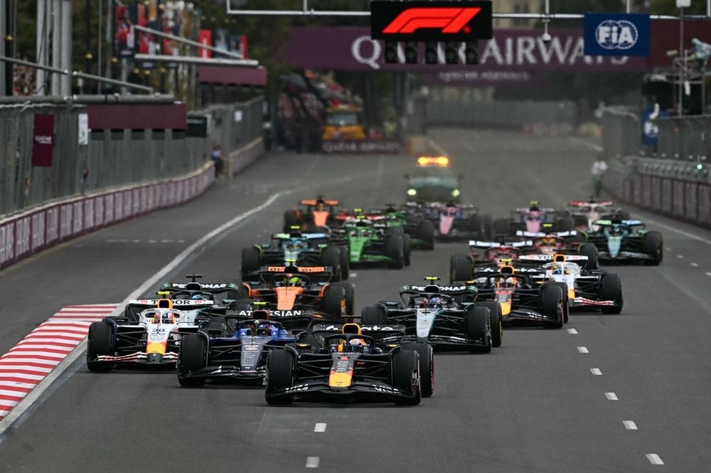 Drivers take the start of the Formula One Azerbaijan Grand Prix at the Baku City Circuit in Baku on September 21, 2025. (Photo by OZAN KOSE / AFP) (Photo by OZAN KOSE/AFP via Getty Images)          