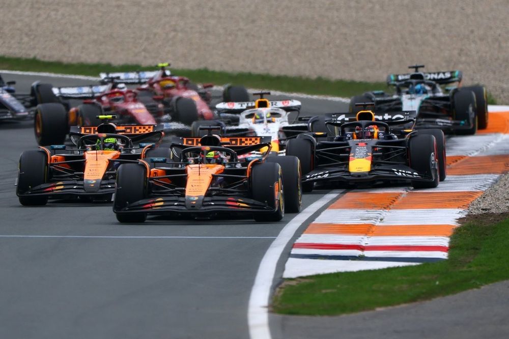 Lando Norris, McLaren, Oscar Piastri, McLaren, Max Verstappen, Red Bull Racing