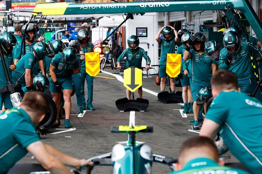 Aston Martin F1 Team pit stop practice