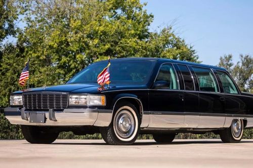 &iquest;Buscas coche blindado? Atento a la limusina de Clinton de 1996