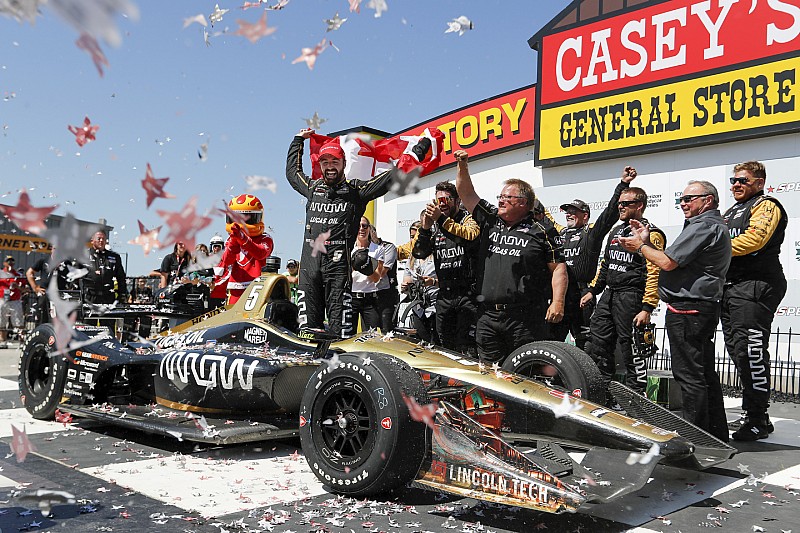 Hinchcliffe trionfa in Iowa e si mette alle spalle la mancata qualificazione alla Indy 500