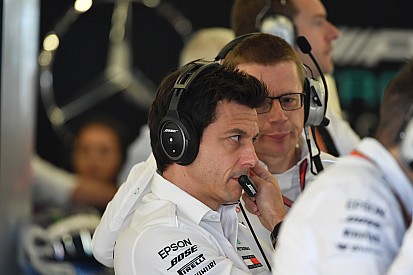 Mercedes: „Ha Räikkönen nem löki ki Hamiltont, akkor nyertünk volna”
