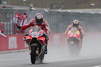 Dovizioso gana en dramática carrera en Motegi 