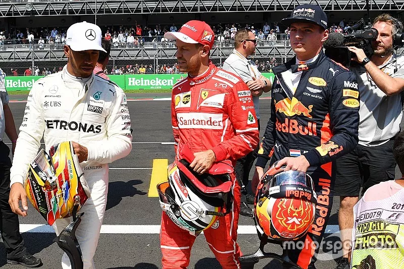 Lewis Hamilton, Mercedes AMG F1, polesitter Sebastian Vettel, Ferrari en Max Verstappen, Red Bull Racing in parc ferme