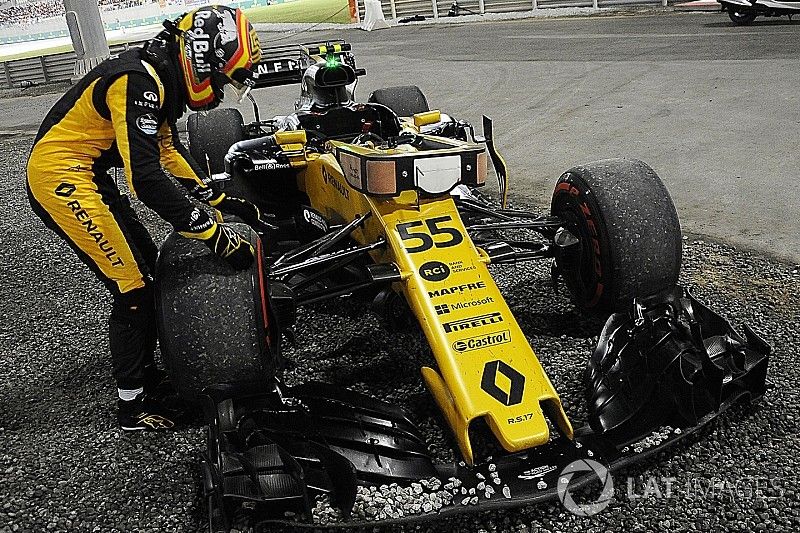 Carlos Sainz Jr., Renault Sport F1 Team RS17 se retira