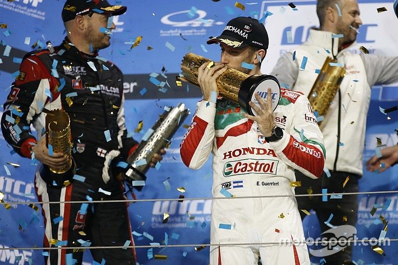 Podio: Ganador de la carrera Esteban Guerrieri, Honda Racing Team JAS, Honda Civic WTCC