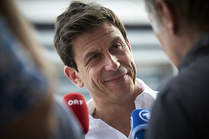 Mercedes, Wolff: "Con le nuove regole, dobbiamo vedere tutti come una potenziale minaccia"