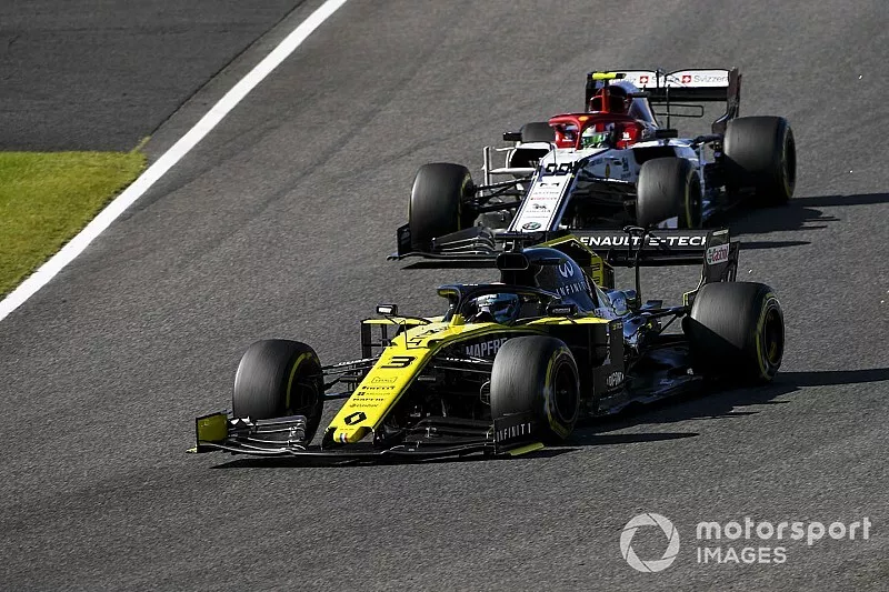 Daniel Ricciardo, Renault F1 Team R.S.19, en Antonio Giovinazzi, Alfa Romeo Racing C38