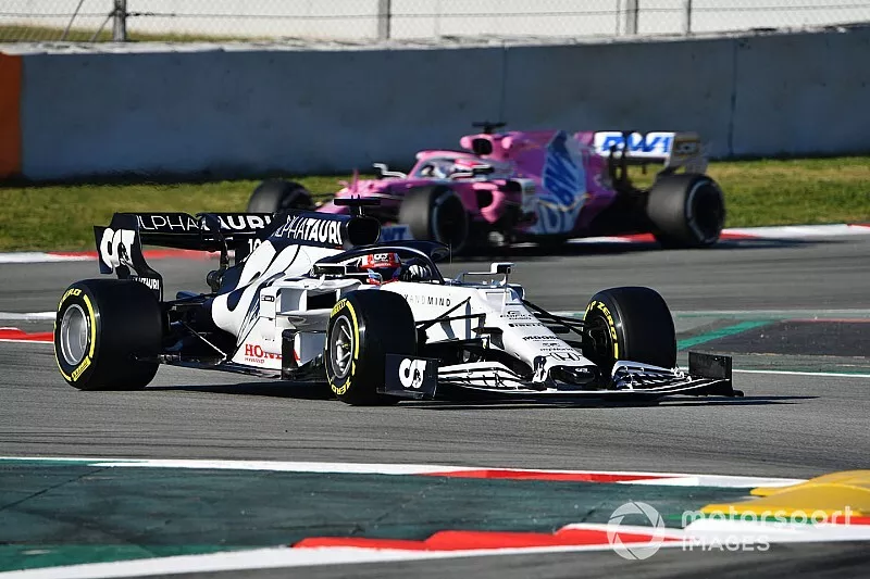 Pierre Gasly, AlphaTauri AT01 y Sergio Perez, Racing Point RP20 