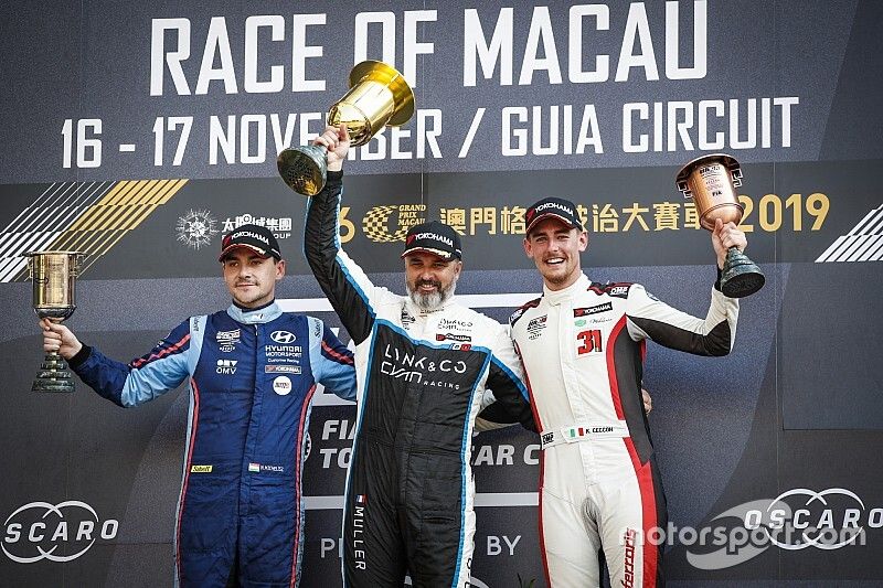 Podium: Race winner Yvan Muller, Cyan Racing Lynk & Co 03 TCR, second place Norbert Michelisz, BRC Hyundai N Squadra Corse Hyundai i30 N TCR, third place Kevin Ceccon, Team Mulsanne Alfa Romeo Giulietta TCR