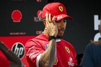 F1 - Hamilton 'joga toalha' depois de classificação decepcionante na Hungria: "Sou inútil"