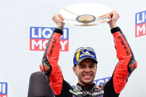 Bezzecchi logra el podio: "Con las dos long lap hab&iacute;amos calculado acabar cuartos"