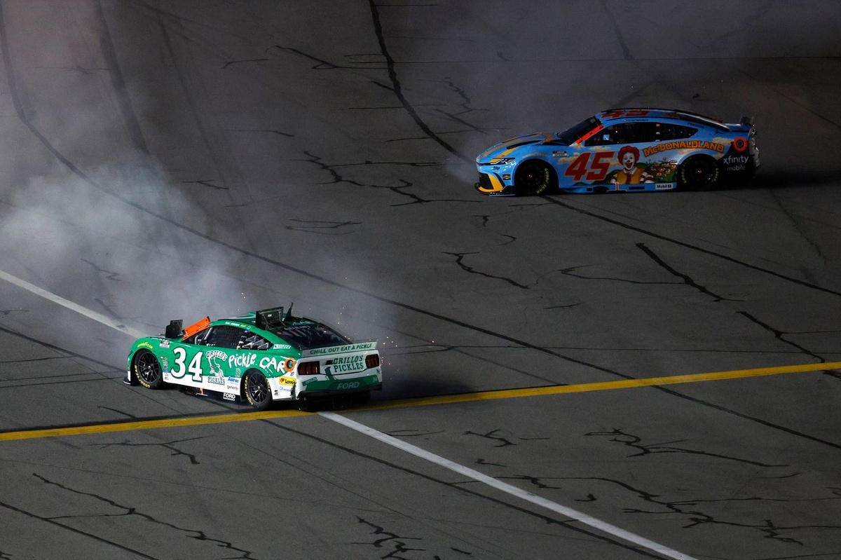 NASCAR agrees to hold charters for 23XI, Front Row if they win suit - Motorsport.com
