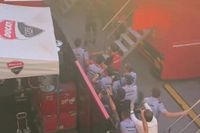V&iacute;deo: Gresini env&iacute;a a M&aacute;rquez hacia Ducati por 'mensajer&iacute;a urgente'