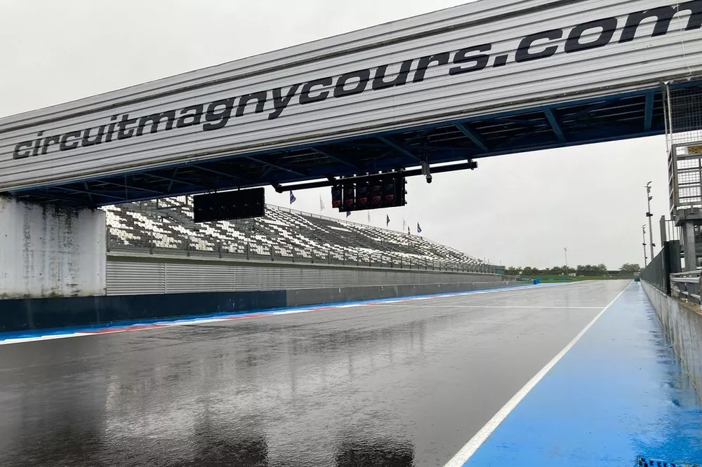 Test de Pirelli en Magny-Cours