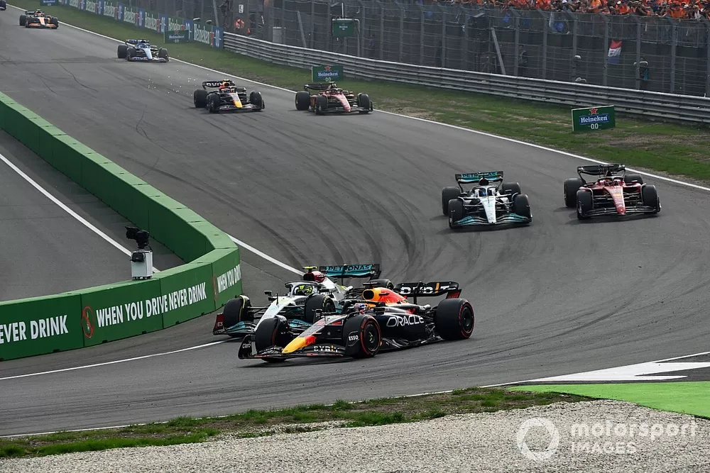 Max Verstappen, Red Bull Racing RB18, Lewis Hamilton, Mercedes W13, Charles Leclerc, Ferrari F1-75, George Russell, Mercedes W13, Carlos Sainz, Ferrari F1-75