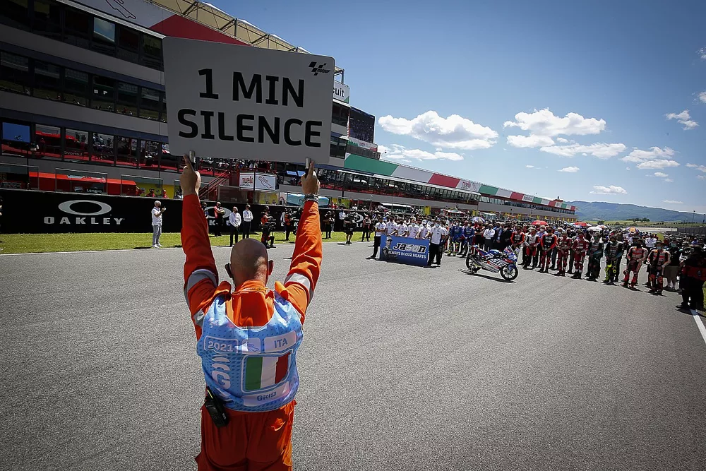 Le paddock observe une minute de silence &agrave; la m&eacute;moire de Jason Dupasquier 
