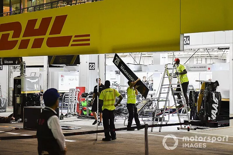 Los equipos desmontan sus instalaciones antes de la llegada del tif&oacute;n a Suzuka