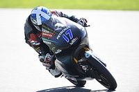 Fenati y 15 pilotos m&aacute;s sancionados; McPhee toma la pole en Moto3