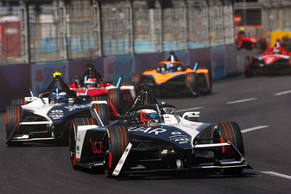Mitch Evans, Jaguar Racing, Jaguar I-TYPE 6, Sam Bird, Jaguar Racing, Jaguar I-TYPE 6, Sacha Fenestraz, Nissan Formula E Team, Nissan e-4ORCE 04