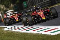 Leclerc celebra duelo com Sainz ap&oacute;s ignorar ordens da Ferrari no r&aacute;dio: "F&oacute;rmula 1 tem que ser assim"