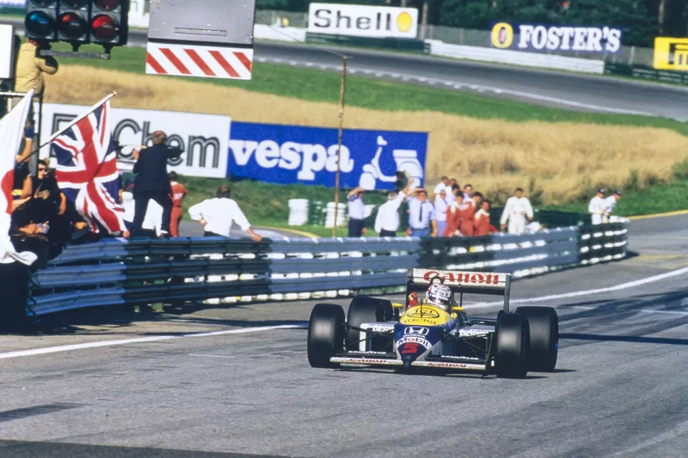 Race winner Nigel Mansell, Williams FW11B Honda