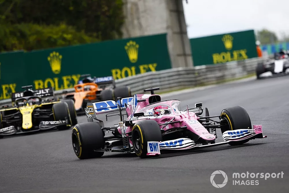 Sergio Perez, Racing Point RP20 en Daniel Ricciardo, Renault F1 Team R.S.20 