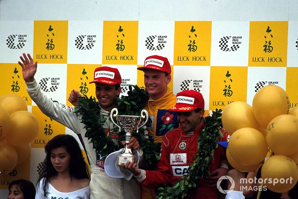 Podio: ganador de la carrera David Coulthard, Paul Stewart Racing, segundo lugar Jordi Gene, West Surrey Racing, tercer lugar Christian Fittipaldi